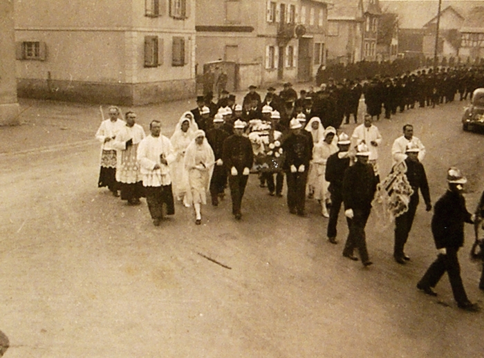 Procession_en_1939