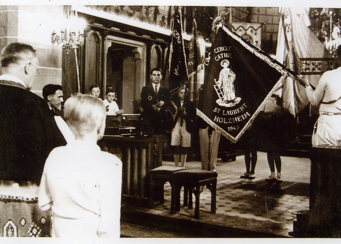 1947_Cercle_St_Laurent_b__n__diction_du_drapeau