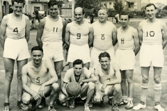 1958_Vogesia_basket_seniors_Arthur_x__Mebs_R_Meikuchel_r_Sch