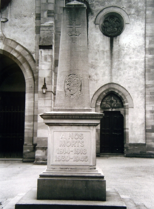 Monument_aux_morts_devant_l_Eglise